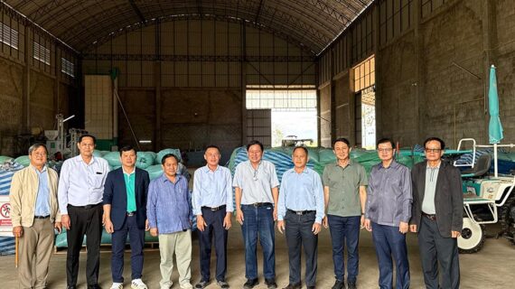 ຄະນະພັດທະນາທຸລະກິດກະສິກຳ ສຄອຊ ລົງຢ້ຽມຢາມໂຄງການປູກເຂົ້າສະອາດ ຢູ່ເມືອງປາກງື່ມ ເພື່ອຍົກລະດັບສູ່ການຜະລິດທັນສະໄໝ ແລະ ຍືນຍົງ