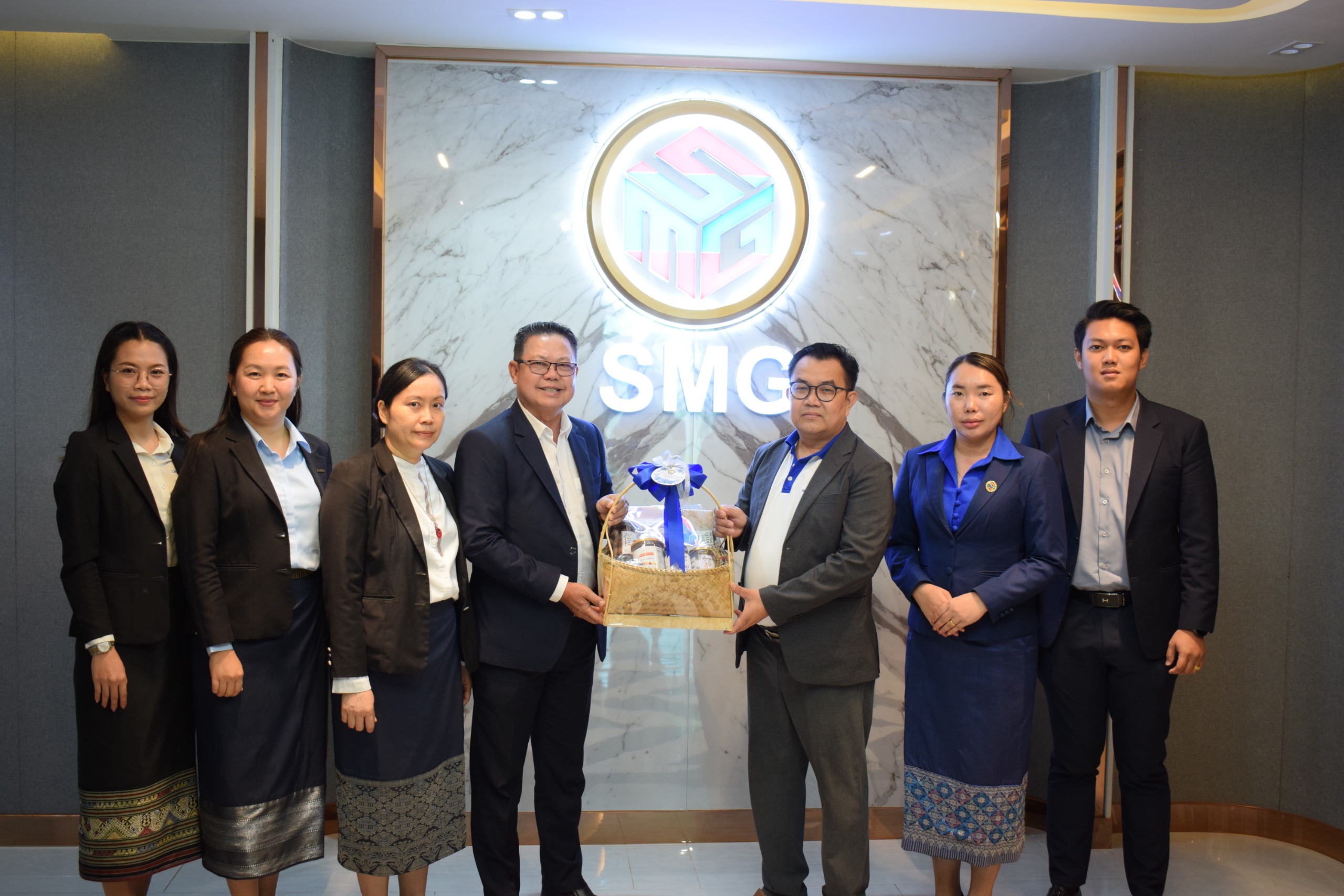 ສຄອຊ ໄດ້ເຂົ້າພົບປະ ແລະ ອວຍພອນປີໃໝ່ ບໍລິສັດ ເອັດເອັມຈີກຣຸບ ຈໍາກັດຜູ້ດຽວ ໃນນາມສະມາຊິກ ຜູ້ຊົງຄຸນວຸດທິ ສຄອຊ.